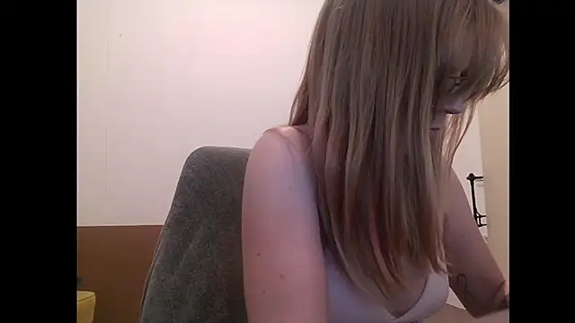 SavannaGirly stripchat live cam model