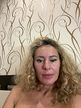 Tania201243 stripchat live cam model