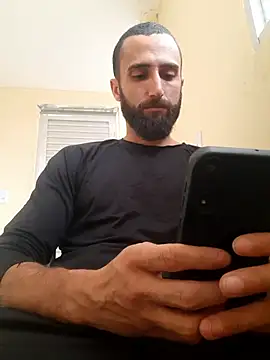 Luccareli10 stripchat live cam model