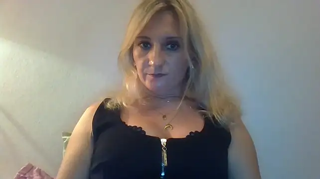 ViolettaMature stripchat live cam model