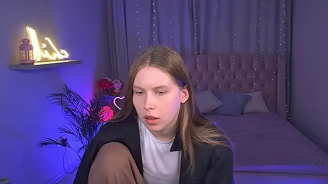 MelissaLowson stripchat live cam model