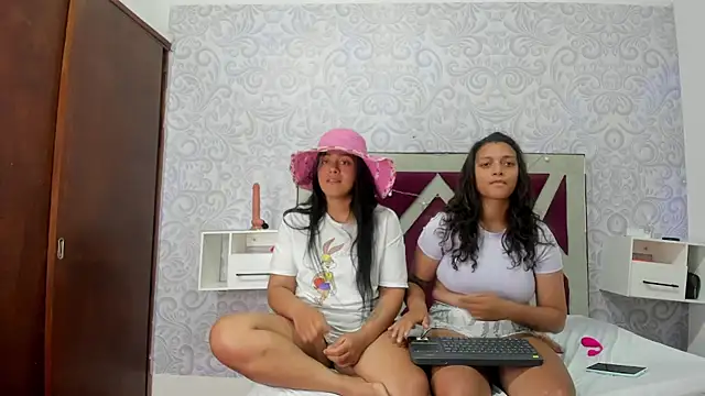 LucyAndBella stripchat live cam model