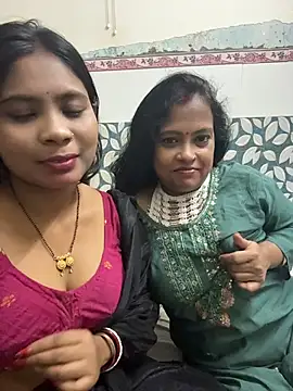 RedQQueen stripchat live cam model