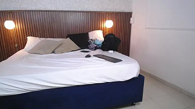 Thania_Princess stripchat live cam model