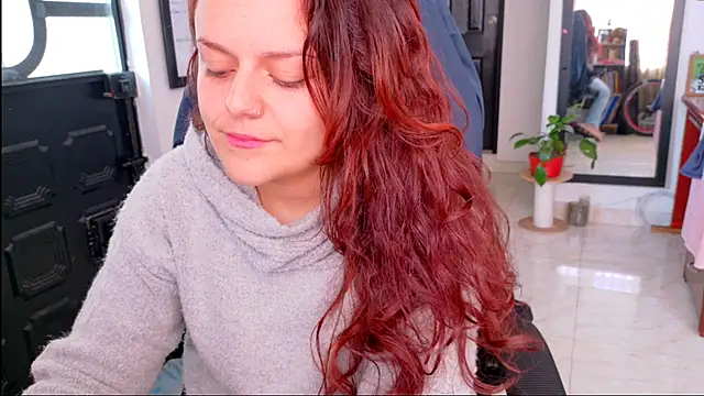 Scarletleon77 stripchat live cam model