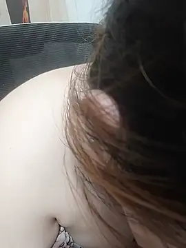 VyOanh2K stripchat live cam model