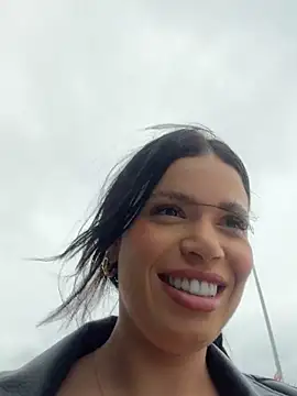 Rafaellaz stripchat live cam model