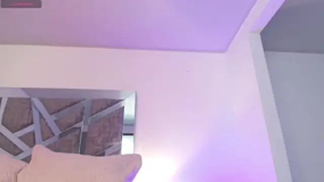 Meghann_sweet1993 stripchat live cam model