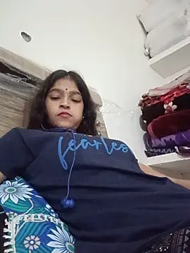 Mohnicute stripchat live cam model