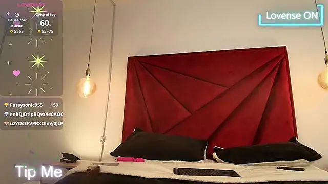 NahomiRoss stripchat live cam model