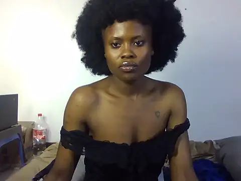 Candysleek_petite stripchat live cam model