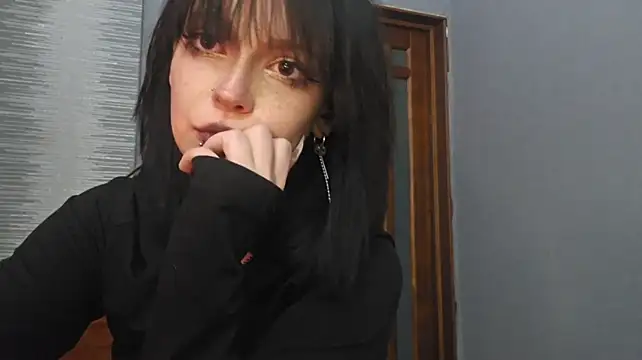 YunLettinga stripchat live cam model