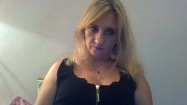 ViolettaMature stripchat live cam model