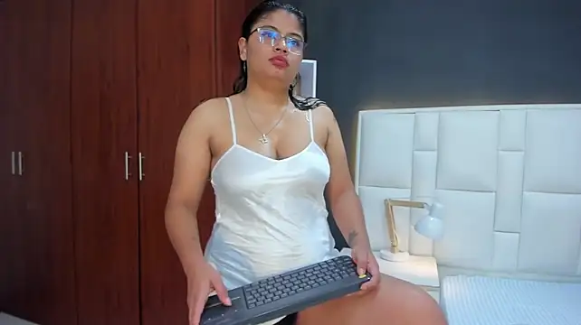 yeral2017 stripchat live cam model