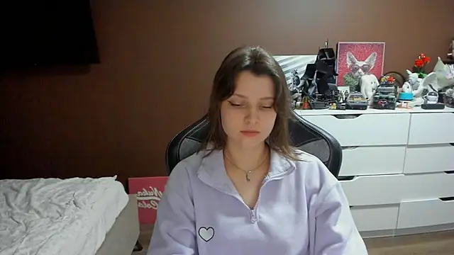 SoniNesti stripchat live cam model