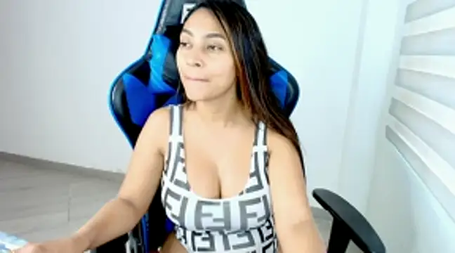 sophiax-x stripchat live cam model