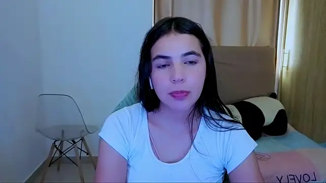 _elenna stripchat live cam model