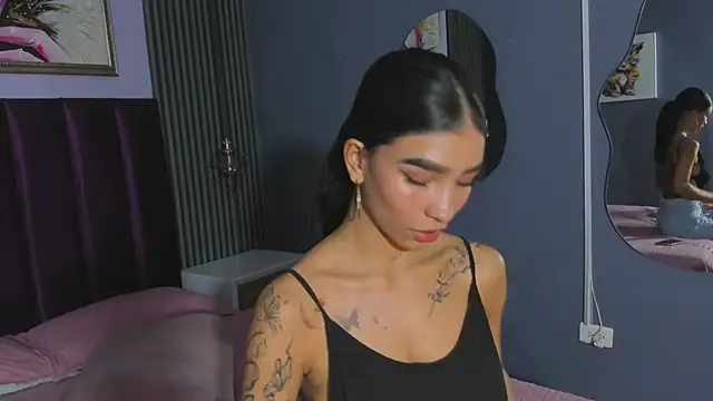 LauraAristizabal stripchat live cam model