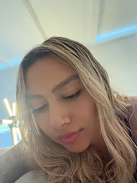 amanda-medrano1 stripchat live cam model