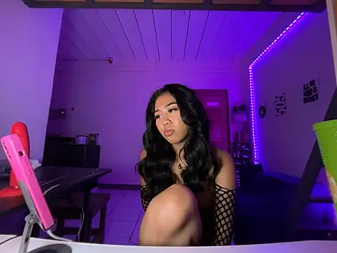 PinayLina18 stripchat live cam model