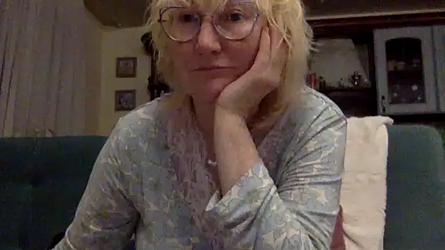 Zeyona stripchat live cam model