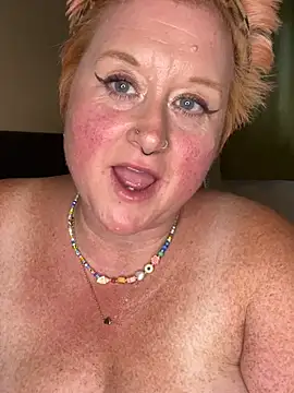 BustyRedxx stripchat live cam model