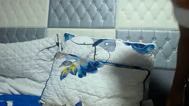 SEXYBUSTYEBONYXX stripchat live cam model
