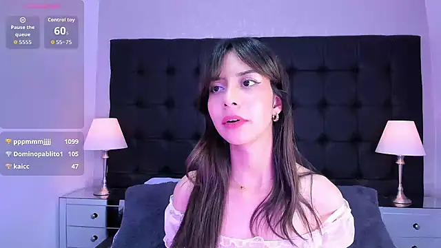 AriRose stripchat live cam model