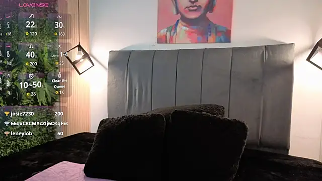 Jullzz__ stripchat live cam model