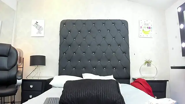 ariana_moon00 stripchat live cam model