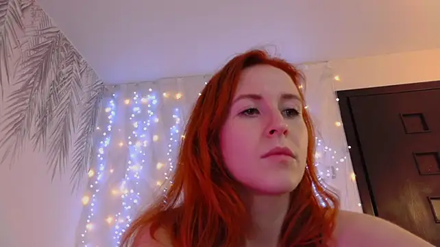 LeonaFoxx stripchat live cam model