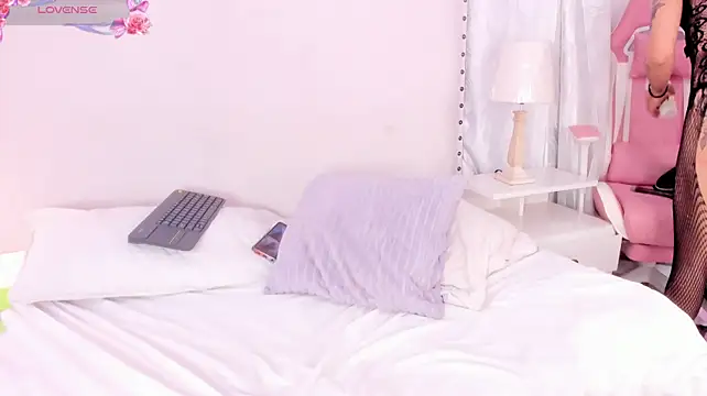 demond_paola stripchat live cam model