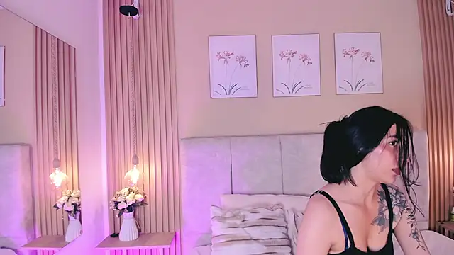 cherlynnn stripchat live cam model
