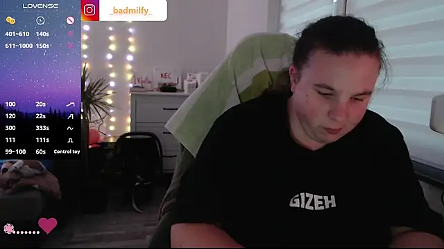 BadMilfy stripchat live cam model
