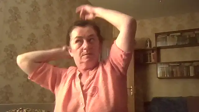 GypsiQueen2 stripchat live cam model