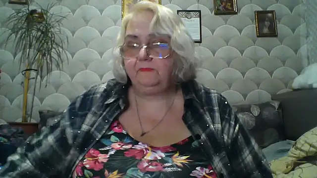 MarinaFarina53 stripchat live cam model