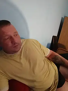 Robert198098 stripchat live cam model