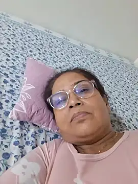 Priya-696 stripchat live cam model