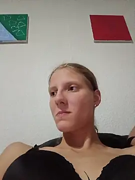 LenaGoldi stripchat live cam model