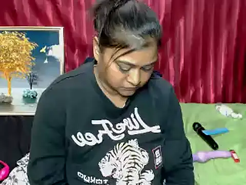 indian_glitter stripchat live cam model