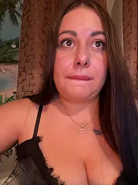 DaisyStreet stripchat live cam model