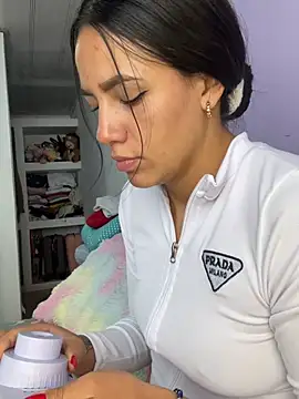 Marianahb-e stripchat live cam model