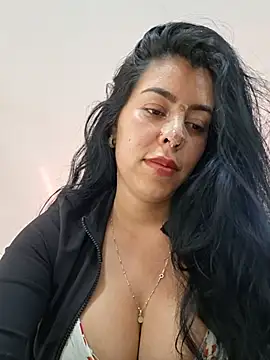 Luianna stripchat live cam model