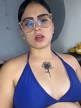 Vannelope stripchat live cam model