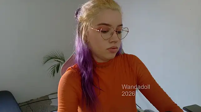 WandaDoll stripchat live cam model