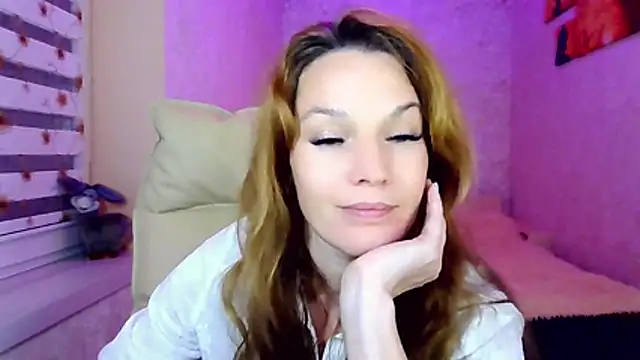 impossibleluna stripchat live cam model