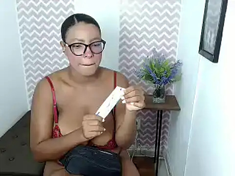 dayanacarson stripchat live cam model