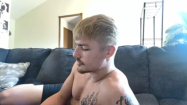 derekmontana2 stripchat live cam model