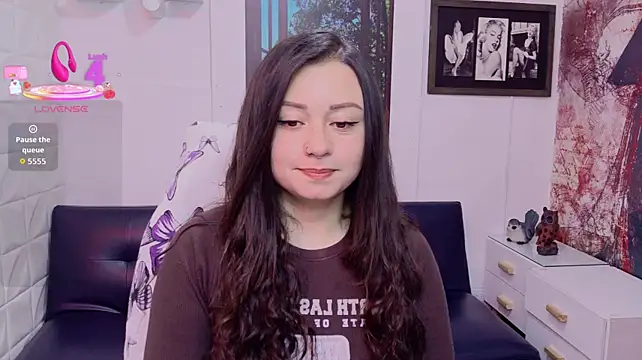 Eva_Roussell stripchat live cam model