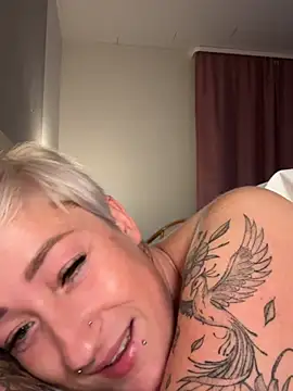Bigboobiegirl90 stripchat live cam model